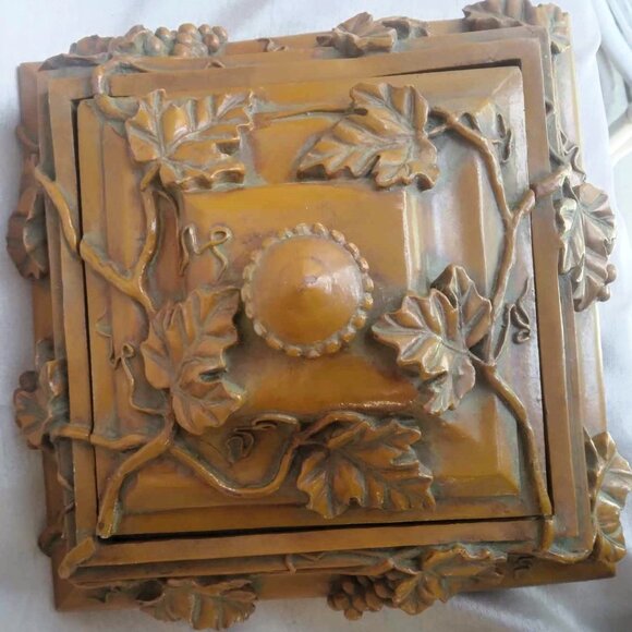 Stunning Intricately Sculpted Ornate Grape Vines Large Lidded Trinket Box - Picture 2 of 10
